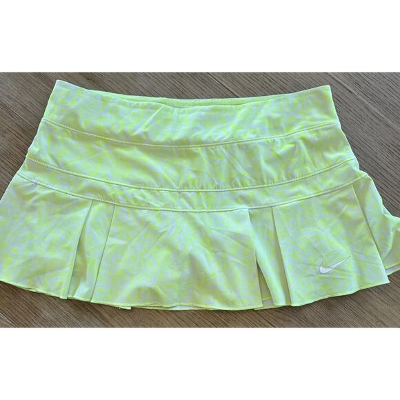 Nike Dri Fit Victory Pleated Tennis Golf Workout Skort Medium M Neon Yellow - Picture 1 of 8